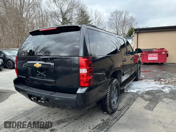 2013 Chevrolet Suburban LT with VIN 1GNSKJE78DR138778, listed as a Copart auction lot 55407775 with 100,121 mi miles and Clean Title. Bid and sale history available at DreamBid. Image 4.