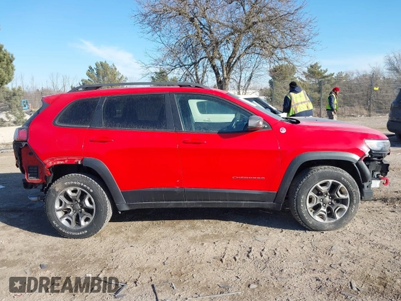 2019 Jeep Cherokee Trailhawk Elite with VIN 1C4PJMBX3KD217437, listed as a IAAI auction lot 41448614 with 85,889 mi miles. Bid and sale history available at carsss.com. Image 13.