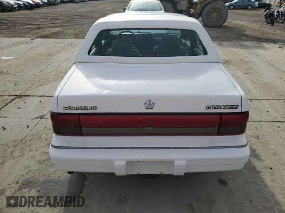1994 Chrysler LeBaron z VIN 3C3AA563XRT225465, wystawiony jako Copart lot #78666144 z przebiegiem 87 254 mil mil oraz Tytuł czysty. Historia ofert i sprzedaży dostępna na DreamBid. Obrazek 6.
