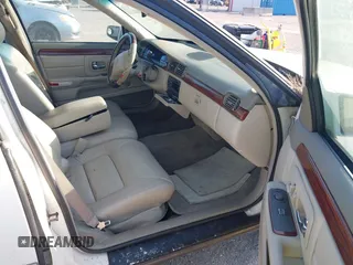 1999 Cadillac DeVille z VIN 1G6KD54Y7XU720668, wystawiony jako IAAI lot #42147461 z przebiegiem 92 054 mil mil oraz . Historia ofert i sprzedaży dostępna na DreamBid. Obrazek 5.