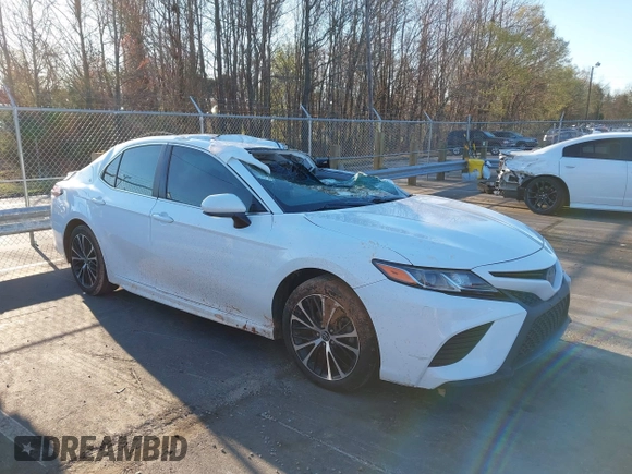 2018 Toyota Camry LE with VIN 4T1B11HK5JU565402, listed as a IAAI auction lot 41824110 with 105,659 mi miles. Bid and sale history available at carsss.com. Image 1.