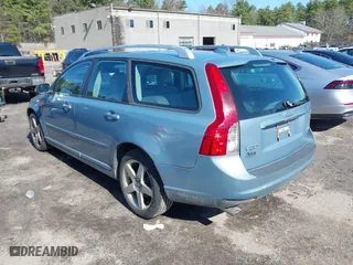 2008 Volvo V50 2.5T R-Design with VIN YV1MJ672182420949, listed as a IAAI auction lot 41992683 with 241,077 mi miles. Bid and sale history available at carsss.com. Image 3.