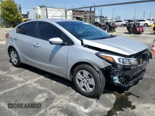 2018 Kia Forte LX with VIN 3KPFK4A70JE209058, listed as a Copart auction lot 52252145 with 39,392 mi miles and Salvage Title. Bid and sale history available at carsss.com. Image 4.