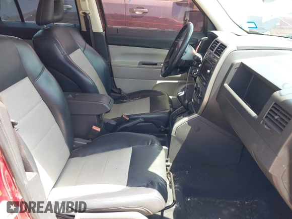 2007 Jeep Patriot Limited z VIN 1J8FF48WX7D316980, wystawiony jako IAAI lot #42004984 z przebiegiem 154 500 mil mil oraz . Historia ofert i sprzedaży dostępna na DreamBid. Obrazek 5.