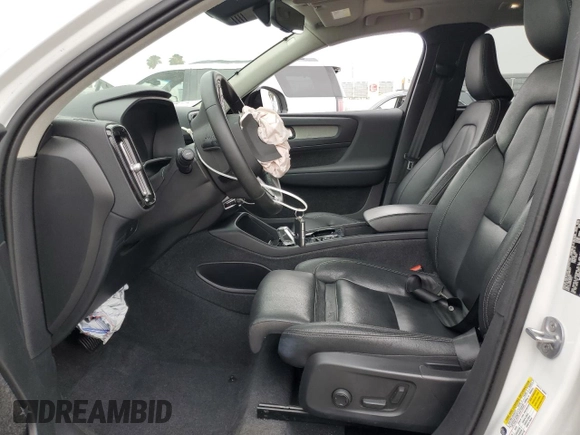 2024 Volvo XC40 Plus Dark Theme with VIN YV4L12ULXR2285377, listed as a Copart auction lot 60165095 with 43,423 mi miles and Salvage title. Bid and sale history available at DreamBid. Image 7.