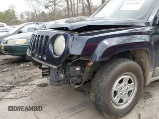2011 Jeep Patriot Latitude with VIN 1J4NT1GB5BD140710, listed as a IAAI auction lot 41499486 with 182,809 mi miles. Bid and sale history available at carsss.com. Image 14.
