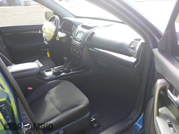 2014 Kia Sorento LX with VIN 5XYKT4A6XEG510139, listed as a IAAI auction lot 40438670 with 155,854 mi miles. Bid and sale history available at carsss.com. Image 5.