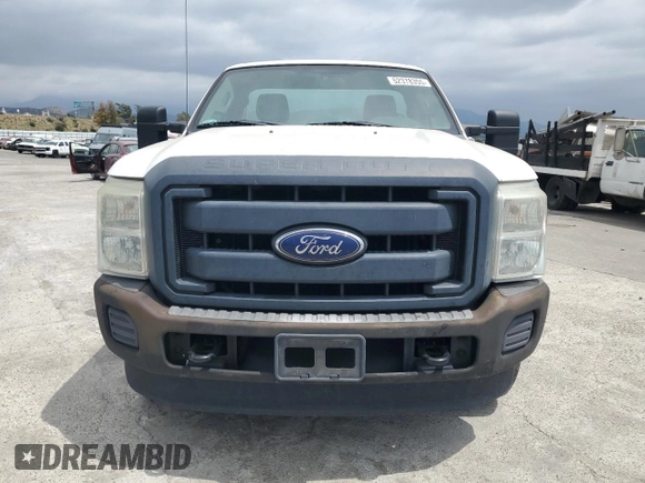 2013 Ford F-250 XL z VIN 1FTBF2B68DEB82396, wystawiony jako Copart lot #52378355 z przebiegiem 91 282 mil mil oraz Czysty tytuł • Clean title. Historia ofert i sprzedaży dostępna na DreamBid. Obrazek 5.
