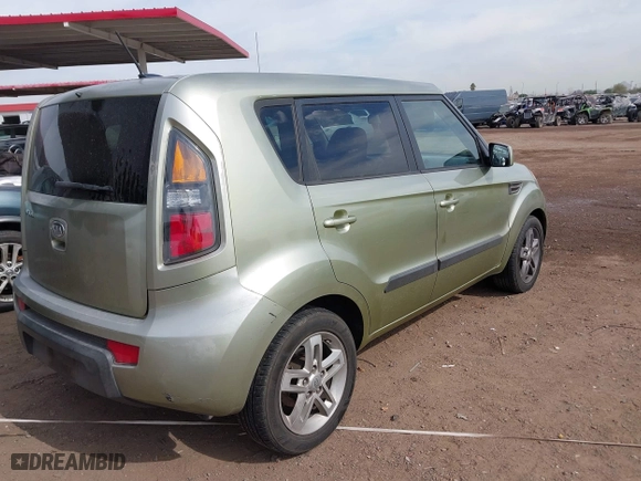 2011 Kia Soul ! with VIN KNDJT2A21B7195625, listed as a IAAI auction lot 41896664 with 131,678 mi miles. Bid and sale history available at carsss.com. Image 4.