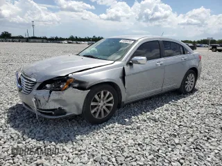 2013 Chrysler 200 Limited with VIN 1C3CCBCG3DN524880, listed as a Copart auction lot 54885395 with 189,690 mi miles and Salvage Title. Bid and sale history available at DreamBid. Image 1.