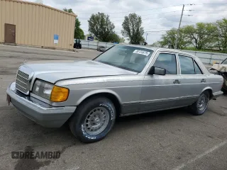 1985 Mercedes-Benz 380 z VIN WDBCA32C1FA105232, wystawiony jako Copart lot #55124875 z przebiegiem 150 676 mil mil oraz Tytuł czysty. Historia ofert i sprzedaży dostępna na DreamBid. Obrazek 1.