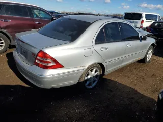 2002 Mercedes-Benz C 230/260/280/320 with VIN WDBRF64J02F194555, listed as a Copart auction lot 42923725 with 140,312 mi miles and Salvage Title. Bid and sale history available at DreamBid. Image 3.
