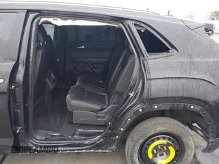 2022 Volkswagen Atlas SE z VIN 1V2WE2CA3NC203707, wystawiony jako IAAI lot #41720912 z przebiegiem 50 572 mil mil oraz . Historia ofert i sprzedaży dostępna na DreamBid. Obrazek 6.