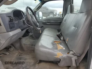 2006 Ford F-350 XL with VIN 1FTSF305X6EC68845, listed as a Copart auction lot 54067395 with 297,762 mi miles and Clean Title. Bid and sale history available at DreamBid. Image 7.