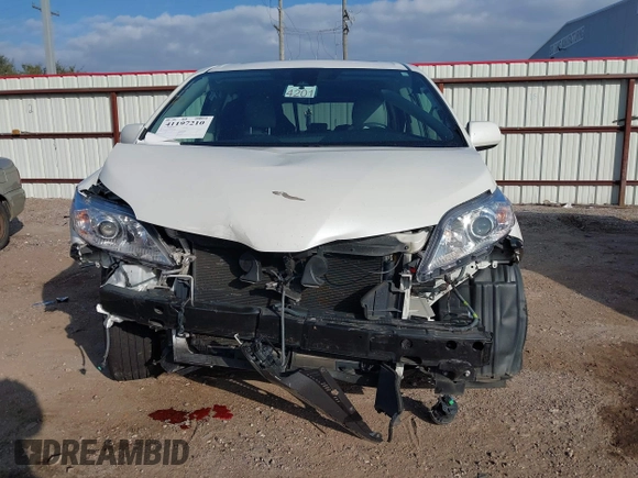 2018 Toyota Sienna XLE Auto Access Seat with VIN 5TDYZ3DC0JS902001, listed as a IAAI auction lot 41197210 with 99,018 mi miles. Bid and sale history available at carsss.com. Image 6.