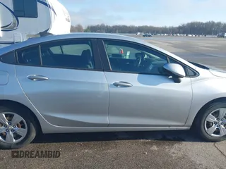 2017 Chevrolet Cruze LS z VIN 1G1BC5SM7H7244219, wystawiony jako IAAI lot #41905112 z przebiegiem 177 773 mil mil oraz . Historia ofert i sprzedaży dostępna na DreamBid. Obrazek 13.