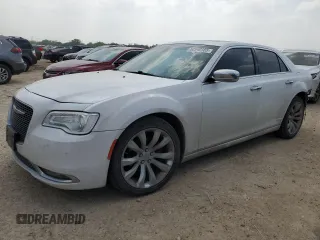 2020 Chrysler 300 Limited z VIN 2C3CCAEG7LH102934, wystawiony jako Copart lot #50940105 z przebiegiem 104 452 mil mil oraz Szkody całkowita. Historia ofert i sprzedaży dostępna na DreamBid. Obrazek 1.