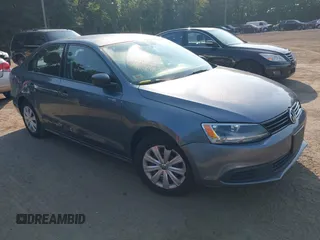 2014 Volkswagen Jetta S z VIN 3VW2K7AJXEM351762, wystawiony jako IAAI lot #42467930 z przebiegiem 159 210 mil mil oraz . Historia ofert i sprzedaży dostępna na DreamBid. Obrazek 1.