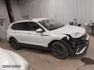 2022 Volkswagen Tiguan SE with VIN 3VV2B7AX0NM037109, listed as a IAAI auction lot 41727503 with 37,637 mi miles. Bid and sale history available at carsss.com. Image 13.