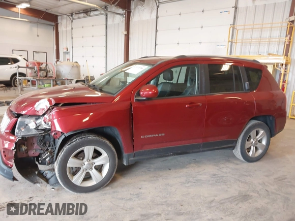 2016 Jeep Compass Latitude z VIN 1C4NJDEB5GD573256, wystawiony jako IAAI lot #42372586 z przebiegiem 47 920 mil mil oraz . Historia ofert i sprzedaży dostępna na DreamBid. Obrazek 14.