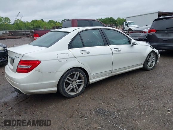 2013 Mercedes-Benz C 300 Sport с VIN WDDGF8AB3DA820171, выставлен на аукционе IAAI как лот 42329459 с пробегом 157 627 миль миль и . История ставок и продаж доступна на DreamBid. Изображение 4.