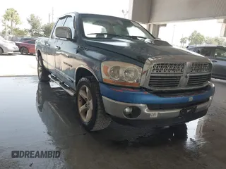 2006 Dodge 1500 SLT z VIN 1D7HA18N96S657629, wystawiony jako IAAI lot #42276006 z przebiegiem 300 217 mil mil oraz . Historia ofert i sprzedaży dostępna na DreamBid. Obrazek 1.