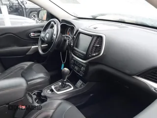 2018 Jeep Cherokee Latitude Plus with VIN 1C4PJLLB6JD518537, listed as a IAAI auction lot 41458748 with 82,093 mi miles. Bid and sale history available at carsss.com. Image 5.