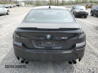 2013 BMW M5 z VIN WBSFV9C54DD095421, wystawiony jako Copart lot #53492515 z przebiegiem Nie podano mil oraz Szkoda całkowita • Salvage title. Historia ofert i sprzedaży dostępna na DreamBid. Obrazek 6.