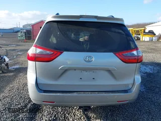 2020 Toyota Sienna XLE with VIN 5TDDZ3DC9LS232501, listed as a IAAI auction lot 41670286 with 93,252 mi miles. Bid and sale history available at carsss.com. Image 17.