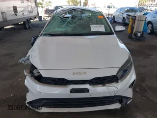 2022 Kia Forte LXS z VIN 3KPF24AD2NE425361, wystawiony jako IAAI lot #42004084 z przebiegiem 61 465 mil mil oraz . Historia ofert i sprzedaży dostępna na DreamBid. Obrazek 12.