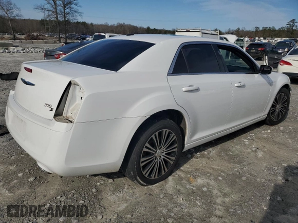 2013 Chrysler 300 S z VIN 2C3CCAGT3DH646620, wystawiony jako Copart lot #44741735 z przebiegiem Nie podano mil oraz Czysty tytuł • Clean title. Historia ofert i sprzedaży dostępna na DreamBid. Obrazek 3.