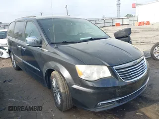 2014 Chrysler Town & Country Touring-L with VIN 2C4RC1CG5ER347141, listed as a IAAI auction lot 41948572 with 133,495 mi miles. Bid and sale history available at carsss.com. Image 1.