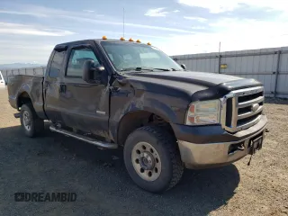 2005 Ford F-250 XL z VIN 1FTSX21P65EA82368, wystawiony jako Copart lot #57249743 z przebiegiem 209 923 mil mil oraz Czysty tytuł • Clean title. Historia ofert i sprzedaży dostępna na DreamBid. Obrazek 4.