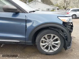 2020 Ford Explorer XLT with VIN 1FMSK8DH5LGC43392, listed as a IAAI auction lot 42015996 with 105,212 mi miles. Bid and sale history available at carsss.com. Image 17.