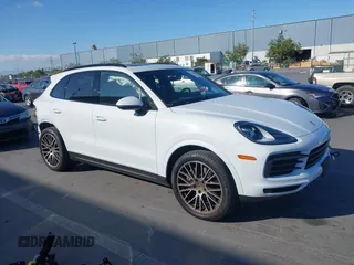 2023 Porsche Cayenne Turbo S E-Hybrid с VIN WP1AA2AY4PDA00778, выставлен на аукционе IAAI как лот 42598396 с пробегом 35 344 миль миль и . История ставок и продаж доступна на DreamBid. Изображение 1.