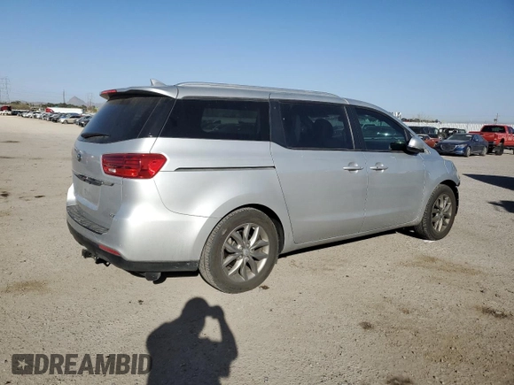 2020 Kia Sedona EX with VIN KNDMB5C16L6635898, listed as a Copart auction lot 47279245 with 79,130 mi miles and Salvage Title. Bid and sale history available at carsss.com. Image 3.