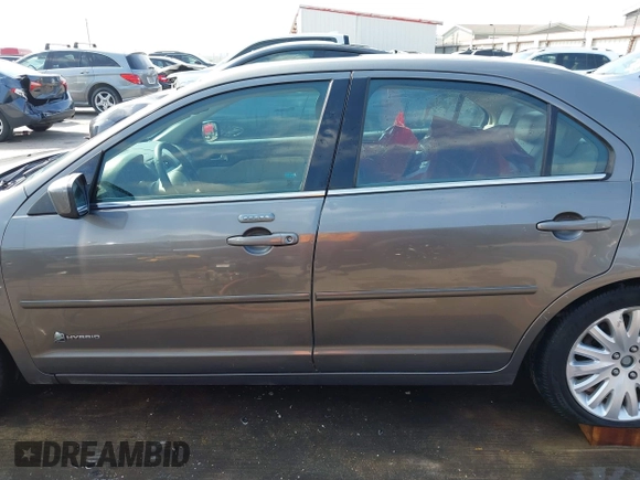 2010 Ford Fusion Hybrid with VIN 3FADP0L32AR342981, listed as a IAAI auction lot 42062235 with 287,126 mi miles. Bid and sale history available at carsss.com. Image 15.