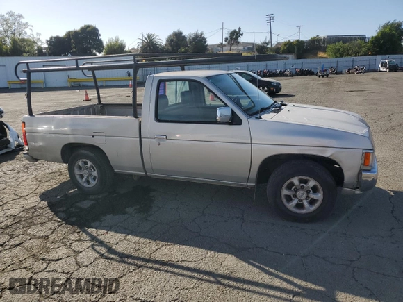 1996 Nissan Frontier XE z VIN 1N6SD11SXTC371962, wystawiony jako Copart lot #52947535 z przebiegiem 256 352 mil mil oraz Czysty tytuł • Clean title. Historia ofert i sprzedaży dostępna na DreamBid. Obrazek 4.