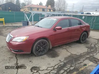 2013 Chrysler 200 Touring z VIN 1C3CCBBBXDN737217, wystawiony jako Copart lot #53044375 z przebiegiem 58 389 mil mil oraz Czysty tytuł • Clean title. Historia ofert i sprzedaży dostępna na DreamBid. Obrazek 1.