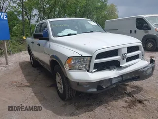2012 Ram 1500 Big Horn z VIN 1C6RD7LTXCS257855, wystawiony jako IAAI lot #42244706 z przebiegiem 201 527 mil mil oraz . Historia ofert i sprzedaży dostępna na DreamBid. Obrazek 1.
