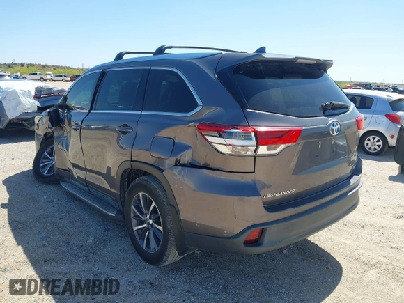 2017 Toyota Highlander XLE with VIN 5TDKZRFH1HS511984, listed as a IAAI auction lot 41948237 with 119,494 mi miles and . Bid and sale history available at DreamBid. Image 3.