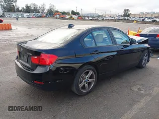 2015 BMW 3 Series 328i z VIN WBA3A5G54FNS90096, wystawiony jako IAAI lot #41778545 z przebiegiem 99 511 mil mil oraz . Historia ofert i sprzedaży dostępna na DreamBid. Obrazek 4.