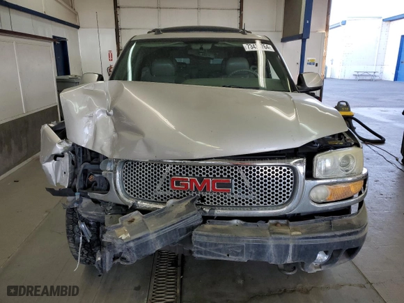 2005 GMC Yukon Denali with VIN 1GKEK63U25J140347, listed as a Copart auction lot 73435764 with 161,028 mi miles and Salvage Title. Bid and sale history available at carsss.com. Image 14.