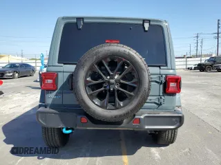 2024 Jeep Wrangler Sahara z VIN 1C4RJXP62RW228549, wystawiony jako Copart lot #57480235 z przebiegiem 6 036 mil mil oraz Szkoda całkowita • Salvage title. Historia ofert i sprzedaży dostępna na DreamBid. Obrazek 6.