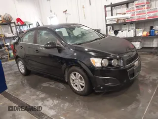 2012 Chevrolet Sonic LT z VIN 1G1JC5SH3C4163694, wystawiony jako IAAI lot #42224301 z przebiegiem 123 230 mil mil oraz . Historia ofert i sprzedaży dostępna na DreamBid. Obrazek 1.