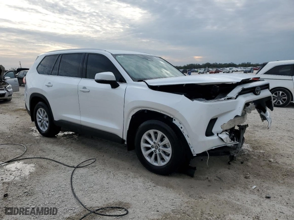 2024 Toyota Grand Highlander XLE with VIN 5TDAAAA57RS014294, listed as a Copart auction lot 88875235 with 10,706 mi miles and Non Repairable. Bid and sale history available at carsss.com. Image 4.