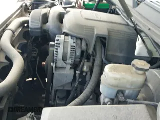 2013 Chevrolet Suburban LTZ z VIN 1GNSCKE0XDR322898, wystawiony jako IAAI lot #42279704 z przebiegiem 213 429 mil mil oraz . Historia ofert i sprzedaży dostępna na DreamBid. Obrazek 19.