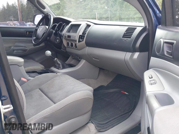 2005 Toyota Tacoma z VIN 5TEUU42NX5Z071204, wystawiony jako IAAI lot #42375147 z przebiegiem 196 158 mil mil oraz . Historia ofert i sprzedaży dostępna na DreamBid. Obrazek 5.