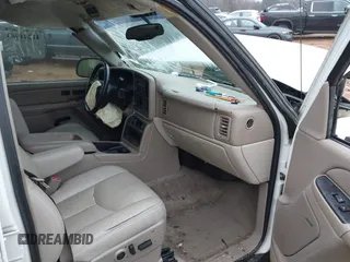 2004 Chevrolet Suburban LS with VIN 1GNEC16Z54J207144, listed as a IAAI auction lot 41244963 with 246,498 mi miles. Bid and sale history available at carsss.com. Image 5.