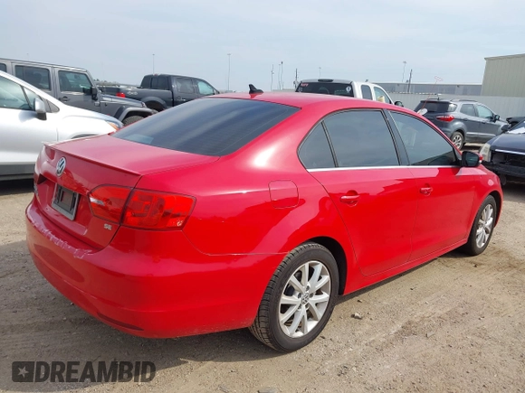 2014 Volkswagen Jetta Sedan SE w/Connectivity with VIN 3VWD07AJ8EM433021, listed as a IAAI auction lot 41695648 with 186,984 mi miles. Bid and sale history available at carsss.com. Image 4.